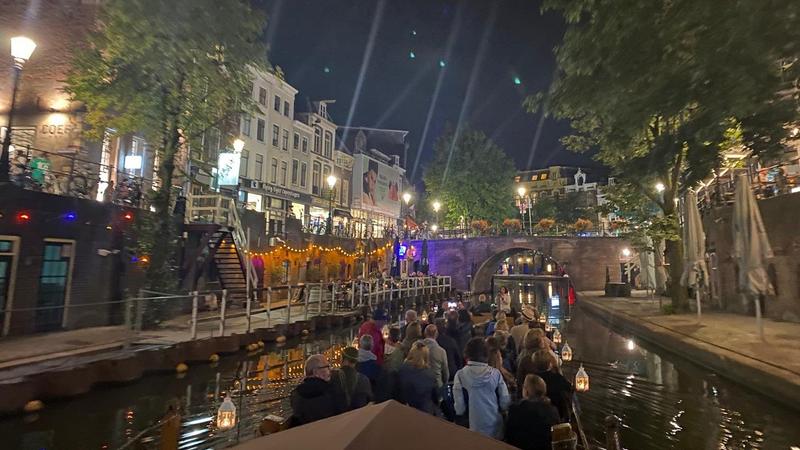 Lichtjesvaart met een Romeinse boot